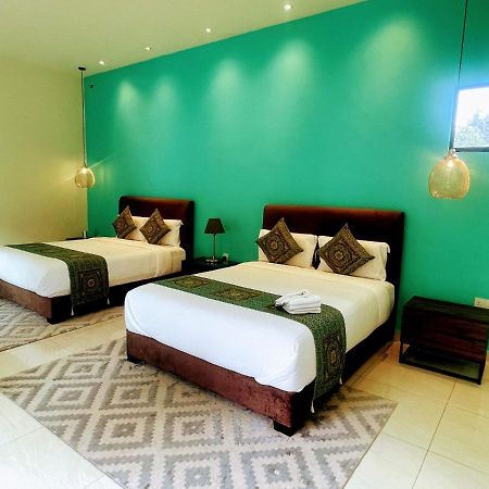 Charis Pool Villa 1 - 3 Bedroom With Private Pool Бентонг Екстериор снимка